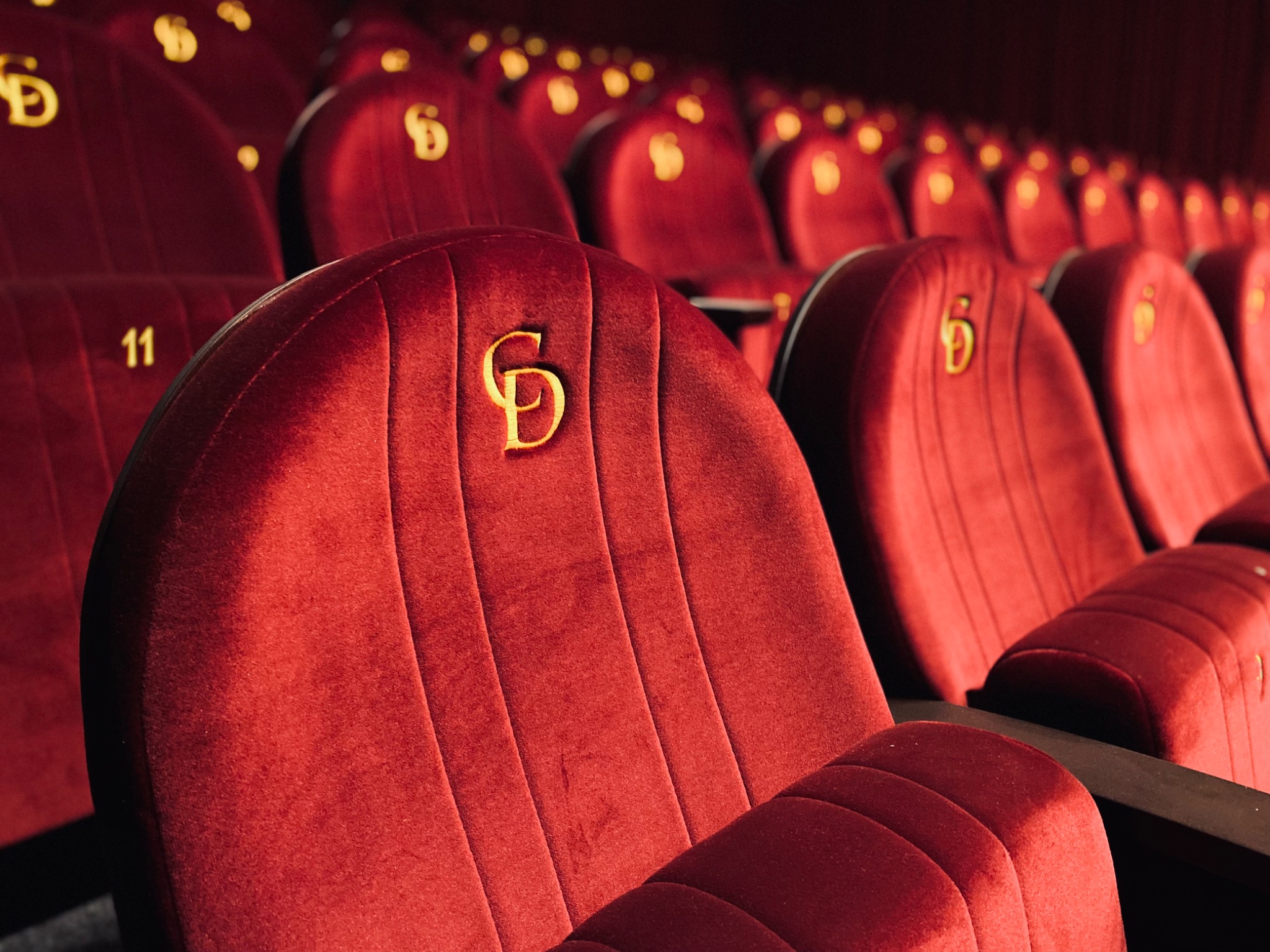 Fauteuils rouges du Théâtre Descas